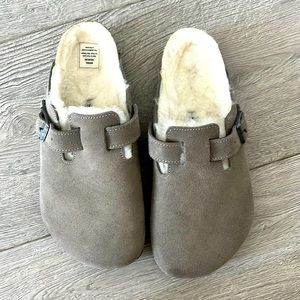 Birkenstock Boston Shearling in a stone coin size 40